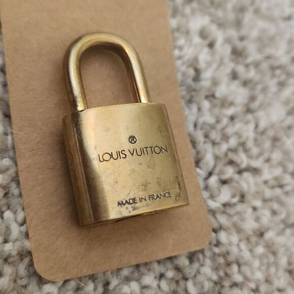 Louis Vuitton Handbags - Louie Vuitton Lock 302